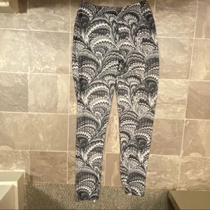 Black and White Patterned Workout Leggings